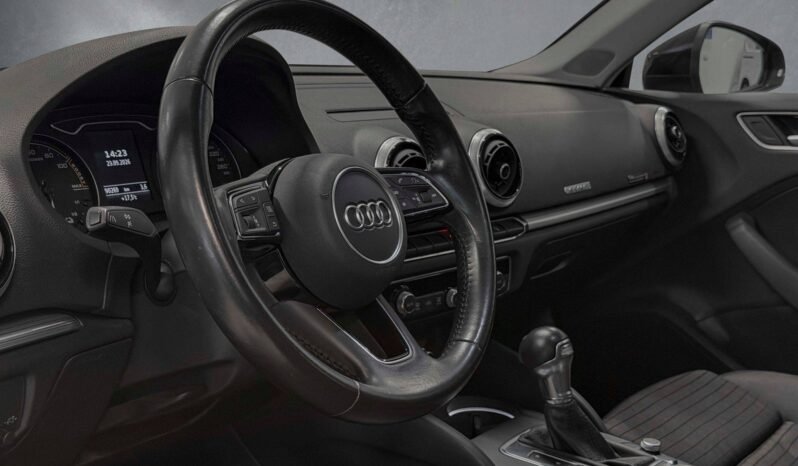 
Audi A3 e-tron full									