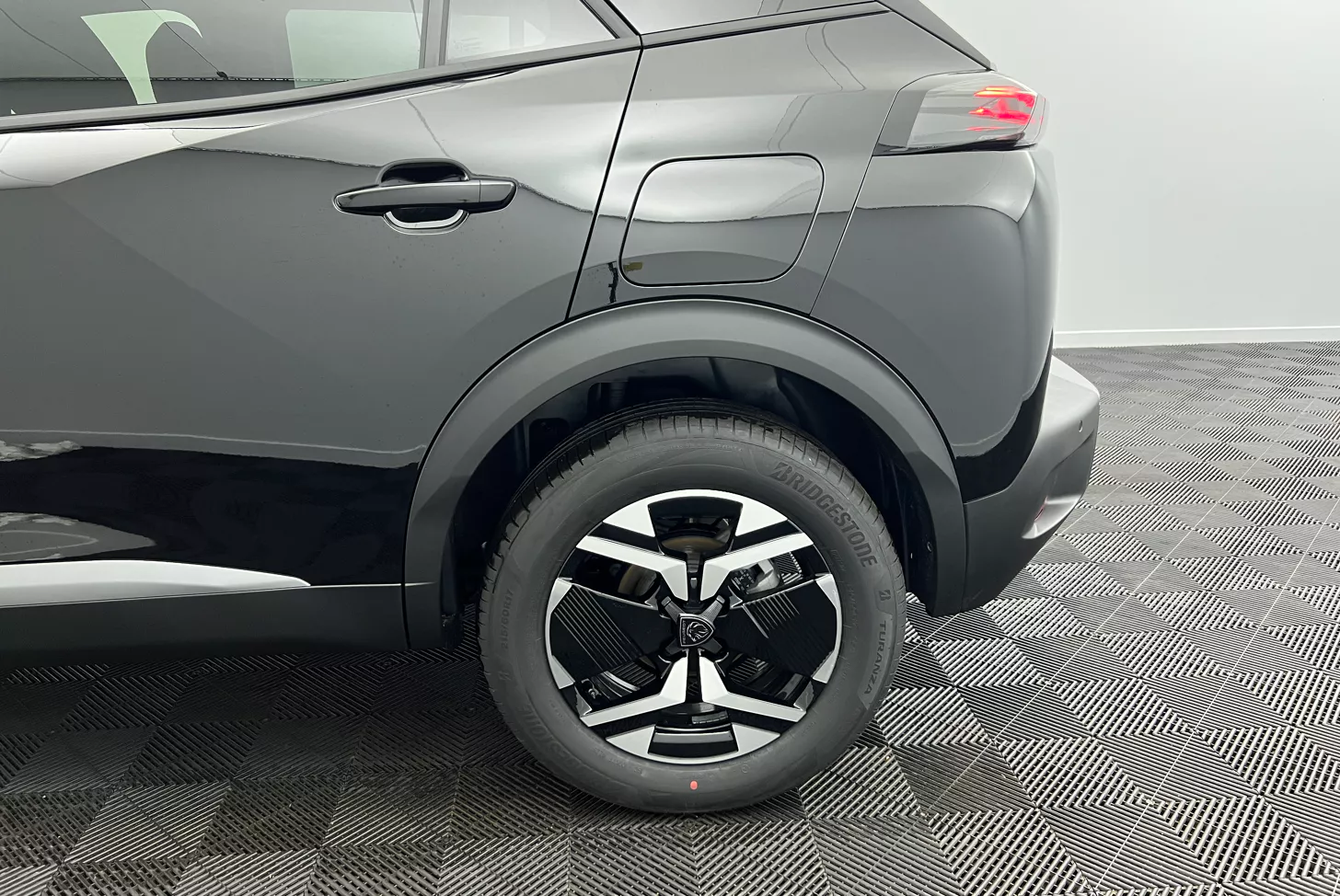 PEUGEOT 2008 Allure Hybrid 145 e-DCS6