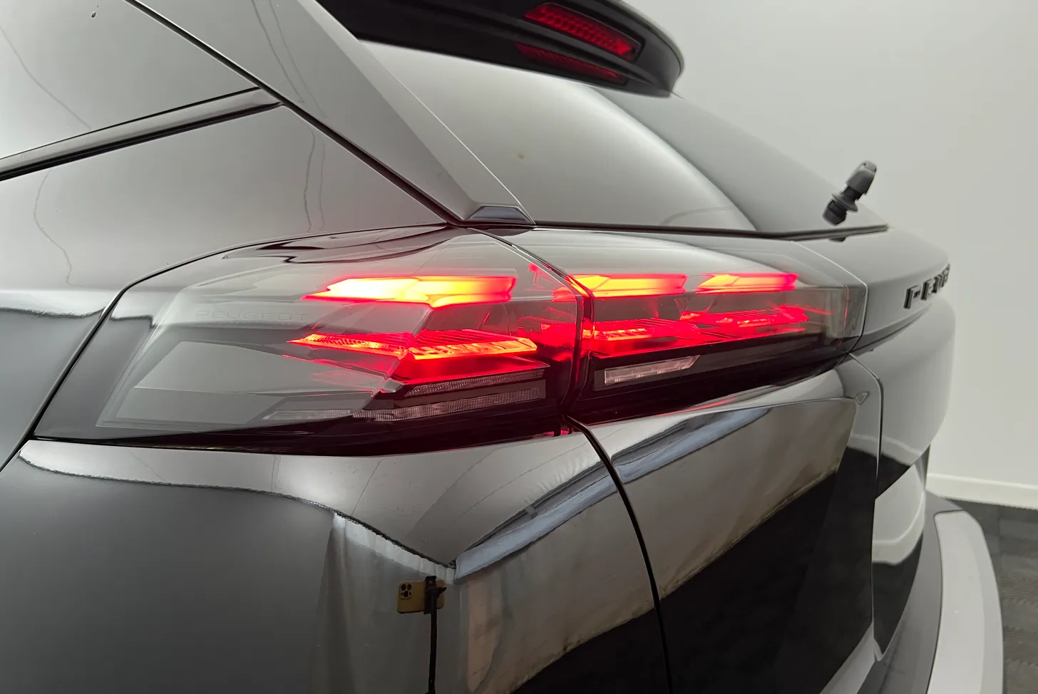 PEUGEOT 2008 Allure Hybrid 145 e-DCS6