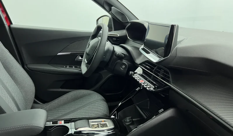 
PEUGEOT 2008 GT Hybrid 145 e-DCS6 full									
