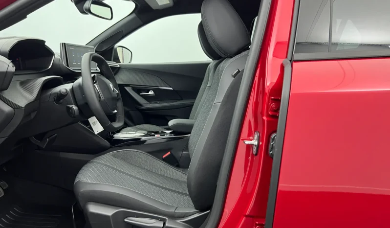 
PEUGEOT 2008 GT Hybrid 145 e-DCS6 full									