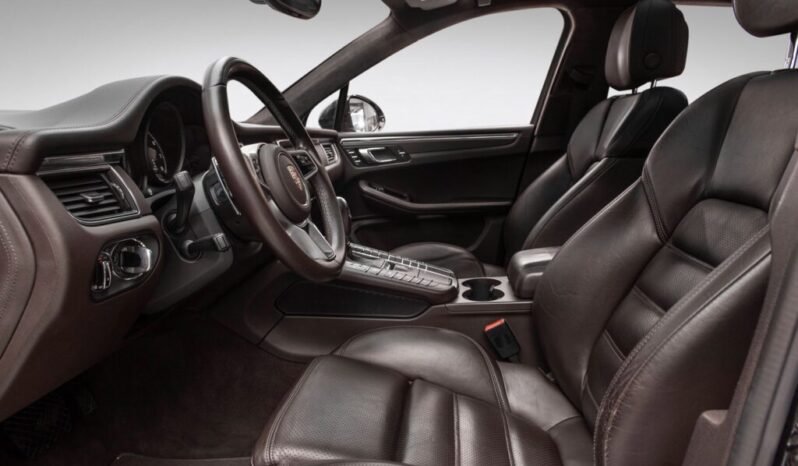 
Porsche Macan Turbo 3.6 V6 400 ch full									