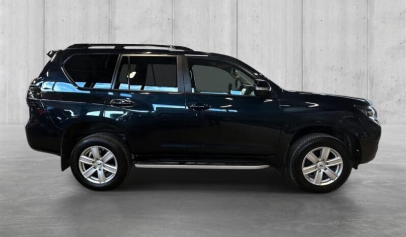 
Toyota Land Cruiser 2.8 D-4D 204 ch VX Black Edition full									