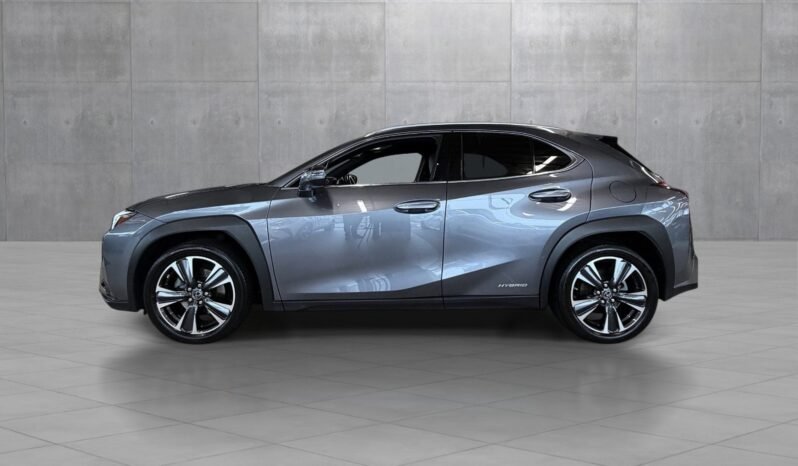 
Lexus UX 250h AWD Luxury full									
