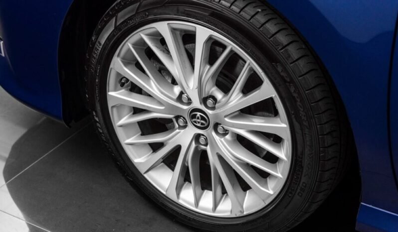 
Toyota Camry 2.5 Hybrid Premium full									
