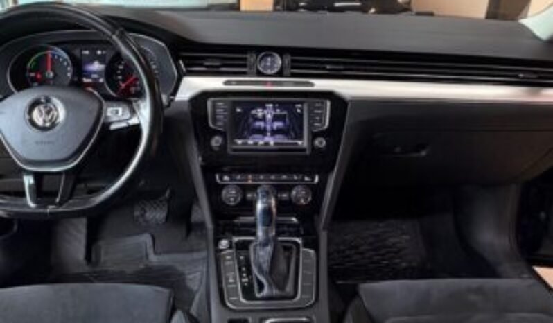 
Volkswagen Passat GTE Highline full									