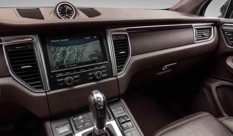 
Porsche Macan Turbo 3.6 V6 400 ch full									