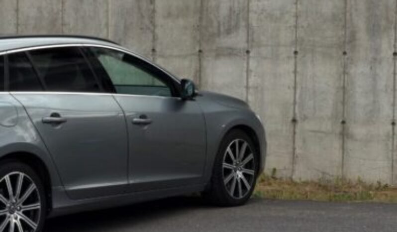 
Volvo V60 D5 Twin Engine AWD Momentum full									