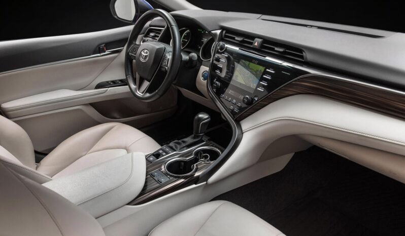 
Toyota Camry 2.5 Hybrid Premium full									