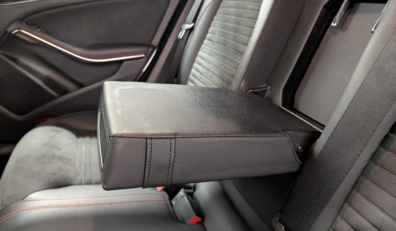 
Mercedes-Benz CLA 180 1.6 Turbo 122 ch full									