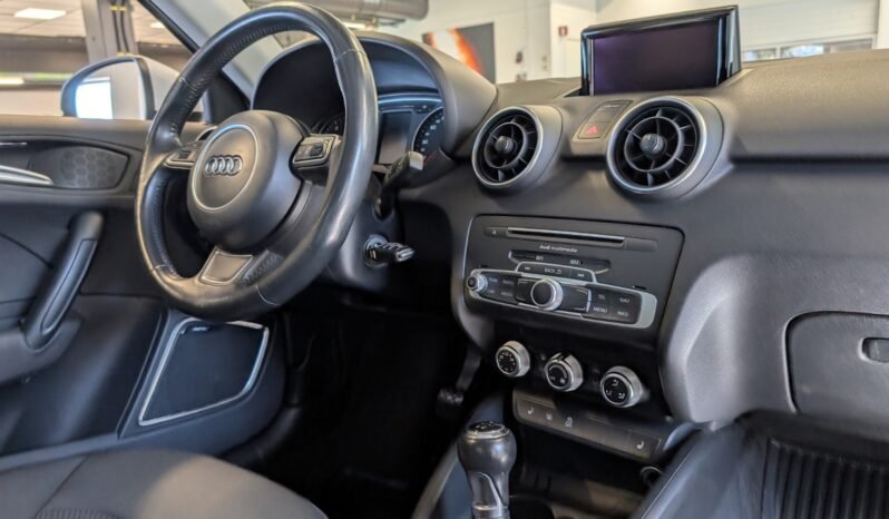 
Audi A1 S line 1.0 TFSI 95 ch full									