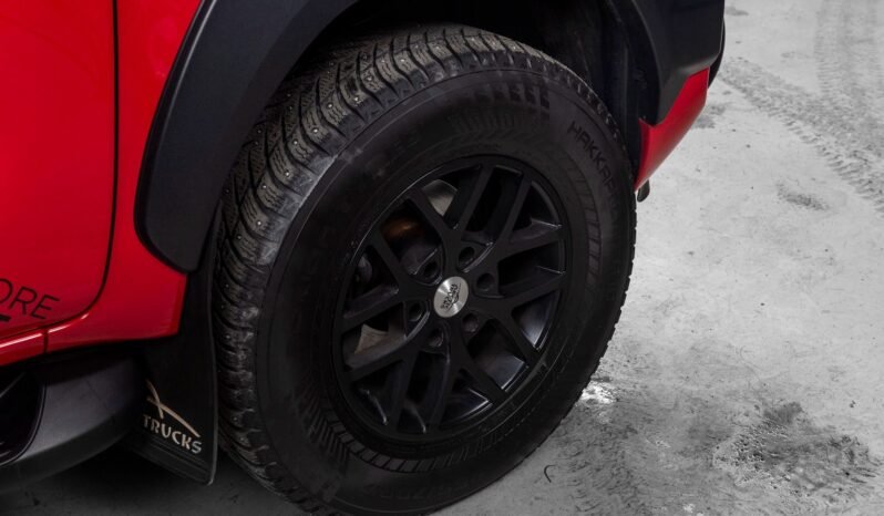 
Toyota Hilux 2.8 D-4D Arctic Trucks full									