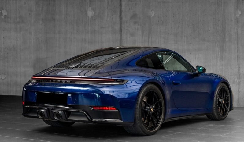 
Porsche 911 Carrera 4 GTS full									