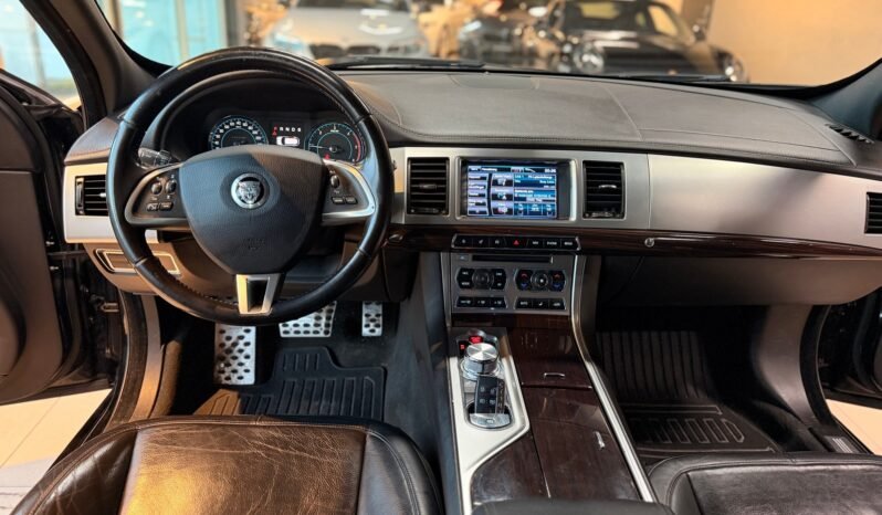 
Jaguar XF 2.2D SPORT full									
