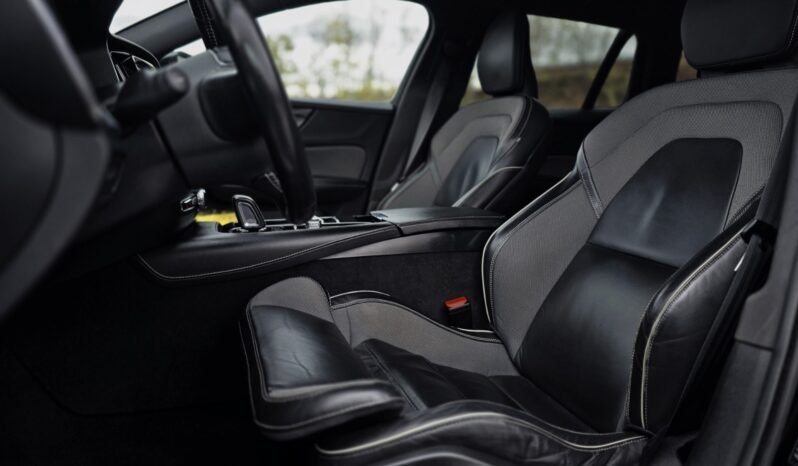 
Volvo V60 340 ch AWD R-Design full									