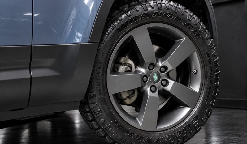 
Land Rover Defender 110 3.0 D200 MHEV Offroad full									