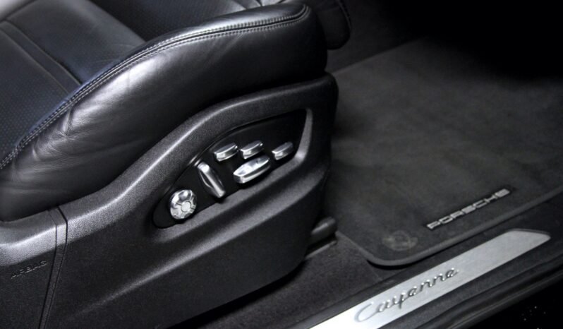 
Porsche Cayenne Coupé E-Hybrid full									