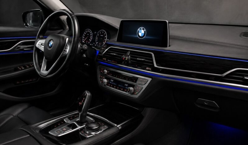 
BMW Série 7 730d xDrive M-Sport – 265 CH full									