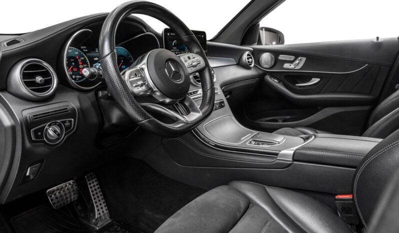 
Mercedes-Benz GLC 300 e 4MATIC AMG full									