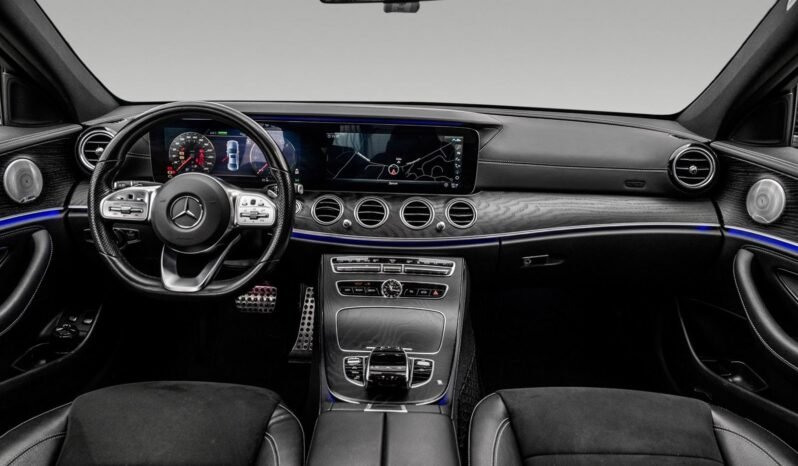 
Mercedes-Benz E300 e AMG Line full									