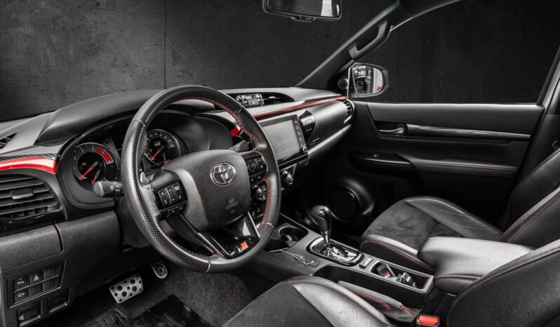 
Toyota Hilux 2.8 D-4D 4WD Double Cab GR Sport full									
