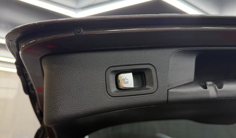 
Mercedes-Benz C350 e Hybrid full									