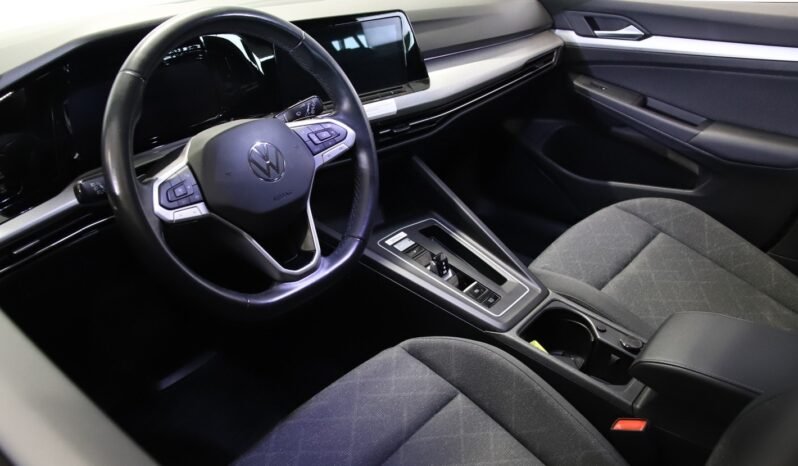 
Volkswagen Golf VIII 1.0 eTSI Life full									