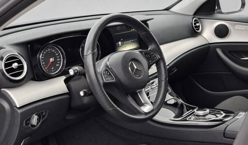 
Mercedes-Benz E200 full									