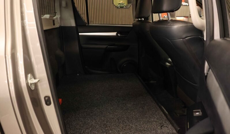
Toyota HiLux 4×4 full									