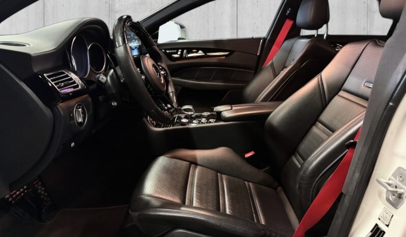 
Mercedes-Benz CLS 63 AMG 5.5 V8 Biturbo 4MATIC full									