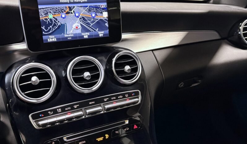 
Mercedes-Benz C 200 4MATIC AMG Line full									