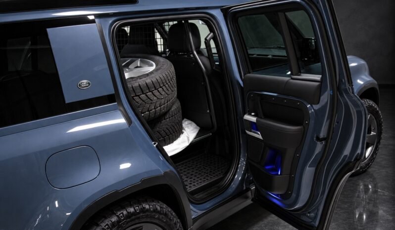 
Land Rover Defender 110 3.0 D200 MHEV Offroad full									