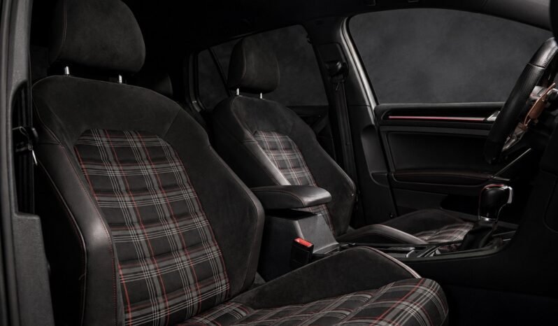 
Volkswagen Golf VII GTI 230 DSG full									