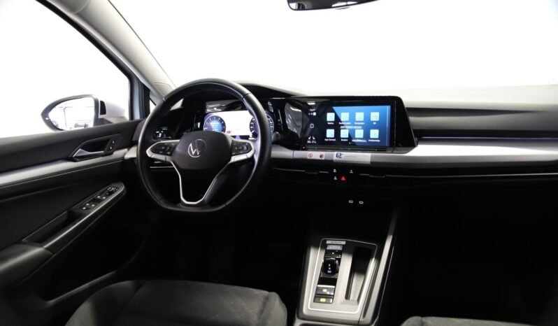 
Volkswagen Golf VIII 1.0 eTSI Life full									