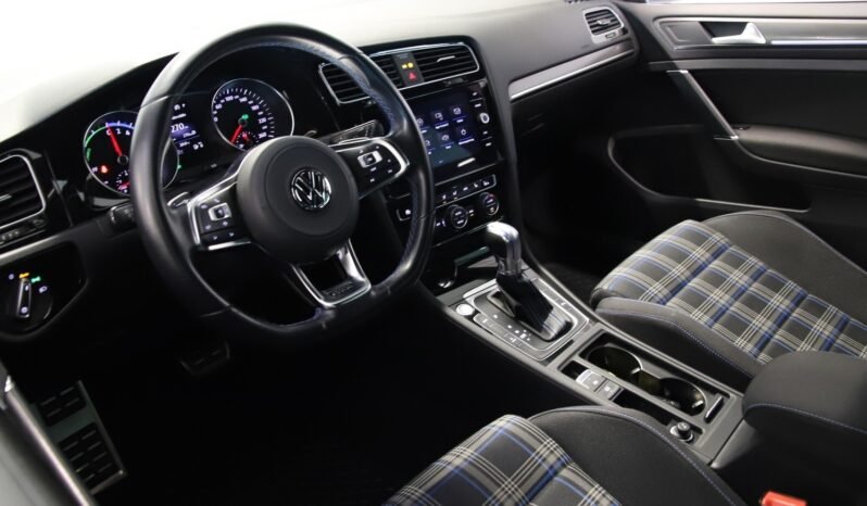 
Volkswagen Golf VII GTE 1.4 TSI GTE full									