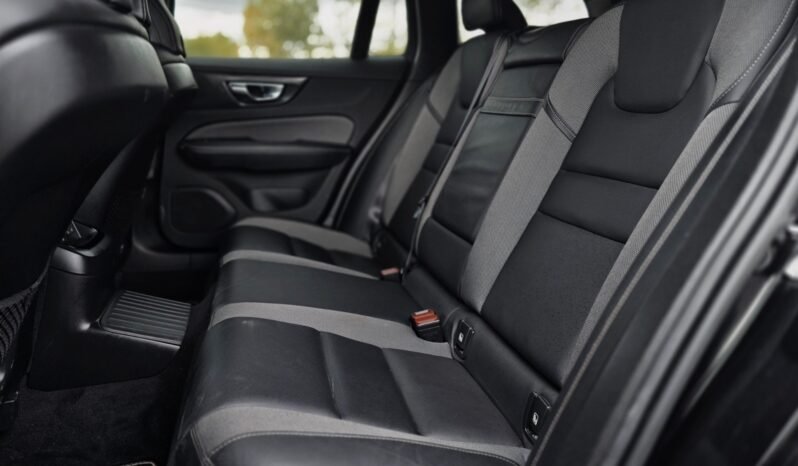 
Volvo V60 340 ch AWD R-Design full									