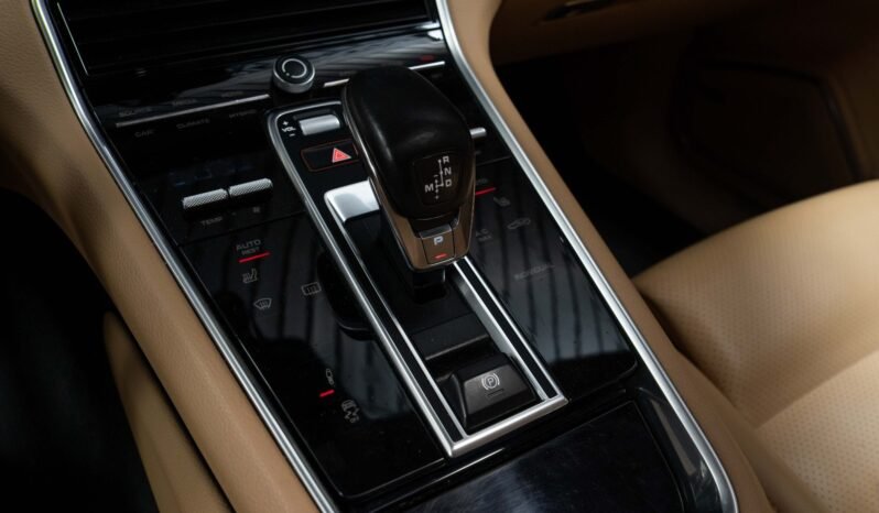 
Porsche Panamera 4 E-Hybrid full									