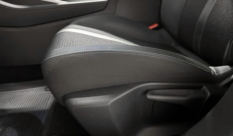 
Peugeot 308 SW Allure Plug-In Hybrid 180 ch full									