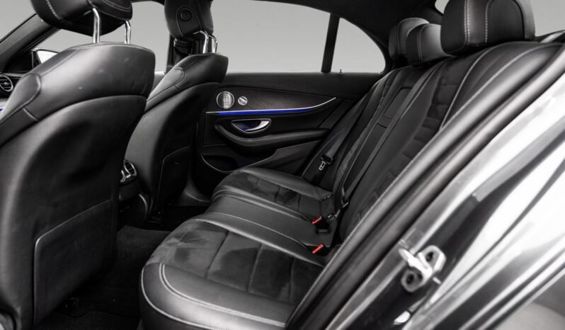
Mercedes-Benz E300 e AMG Line full									
