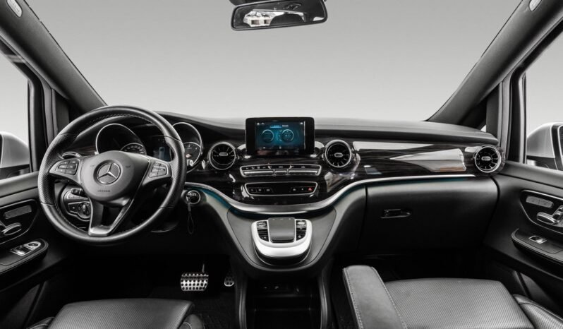
Mercedes-Benz V300 d 4MATIC full									