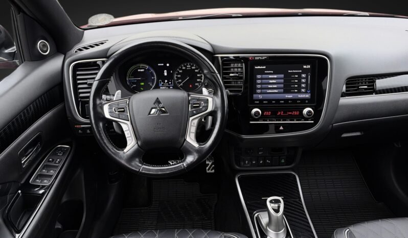 
Mitsubishi Outlander PHEV S-Edition S-AWC full									