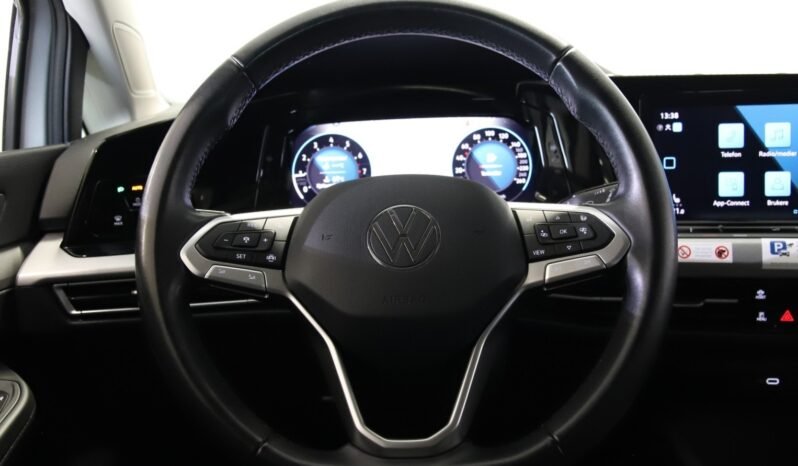 
Volkswagen Golf VIII 1.0 eTSI Life full									