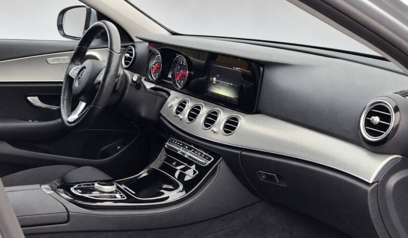 
Mercedes-Benz E200 full									
