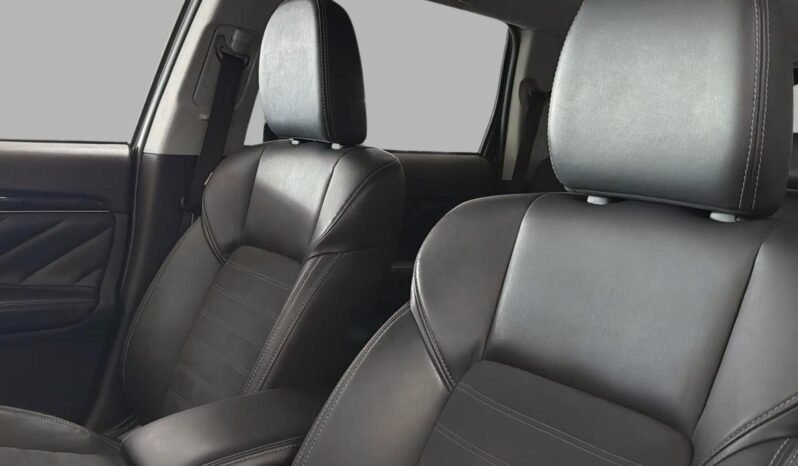
Mitsubishi Outlander PHEV full									