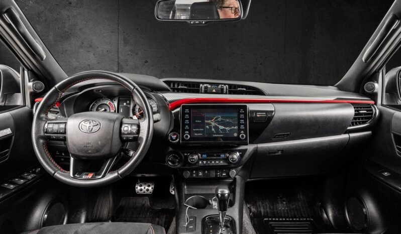 
Toyota Hilux 2.8 D-4D 4WD Double Cab GR Sport full									