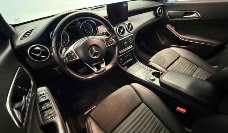 
Mercedes-Benz CLA 180 AMG full									