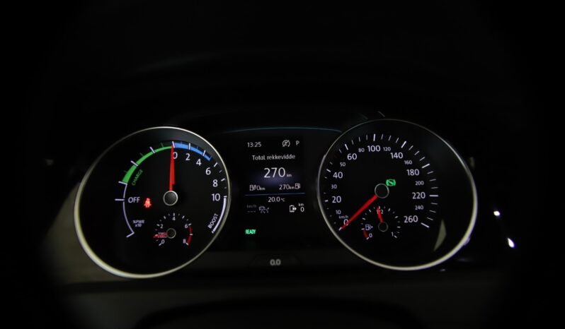 
Volkswagen Golf VII GTE 1.4 TSI GTE full									