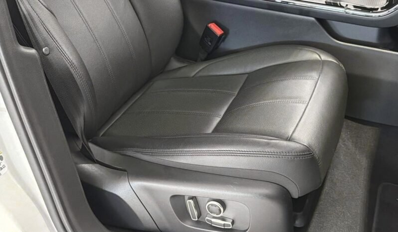 
Land Rover Range Rover Evoque P300e AWD R-Dynamic full									