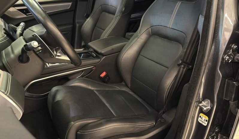 
Jaguar F-PACE P400e SE R-Dynamic Black AWD full									