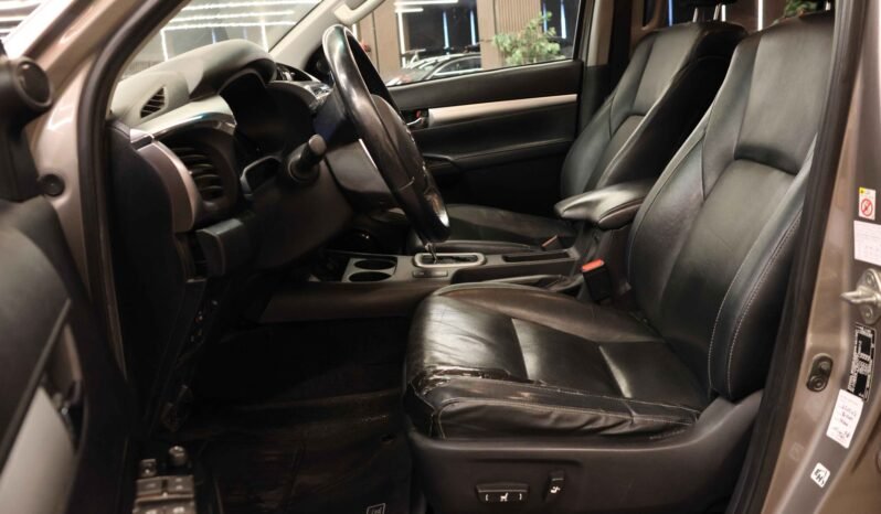 
Toyota HiLux 4×4 full									